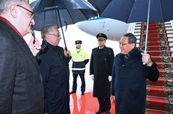 李强赴莫斯科出席上海合作组织成员国政府首脑（总理）理事会第二十四次会议