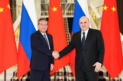 李强会见俄罗斯总理