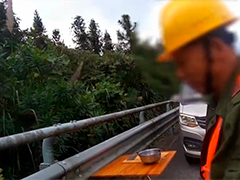 江西宜丰 高速上惊现“移动厨房”锅碗瓢盆全上阵