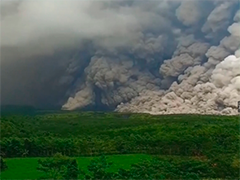 印尼塞梅鲁火山剧烈喷发