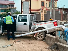 江西吉安司机分心看手机 轿车与皮卡剧烈碰撞