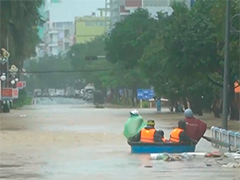 越南连日暴雨引发洪灾 已致数十人死亡