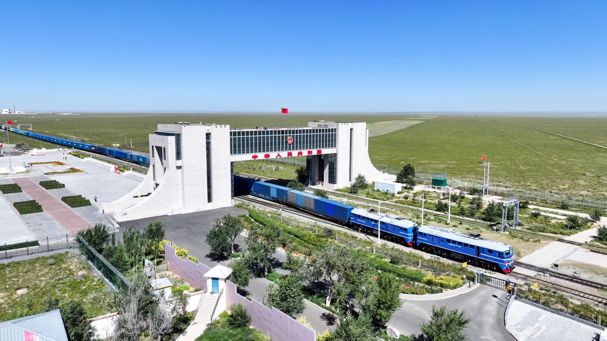 今年前10个月 二连浩特口岸进出境货运量超1600万吨