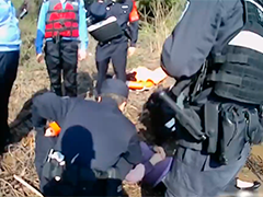 重庆女子不慎落水 警民合力成功营救