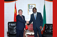 李强同赞比亚总统会谈