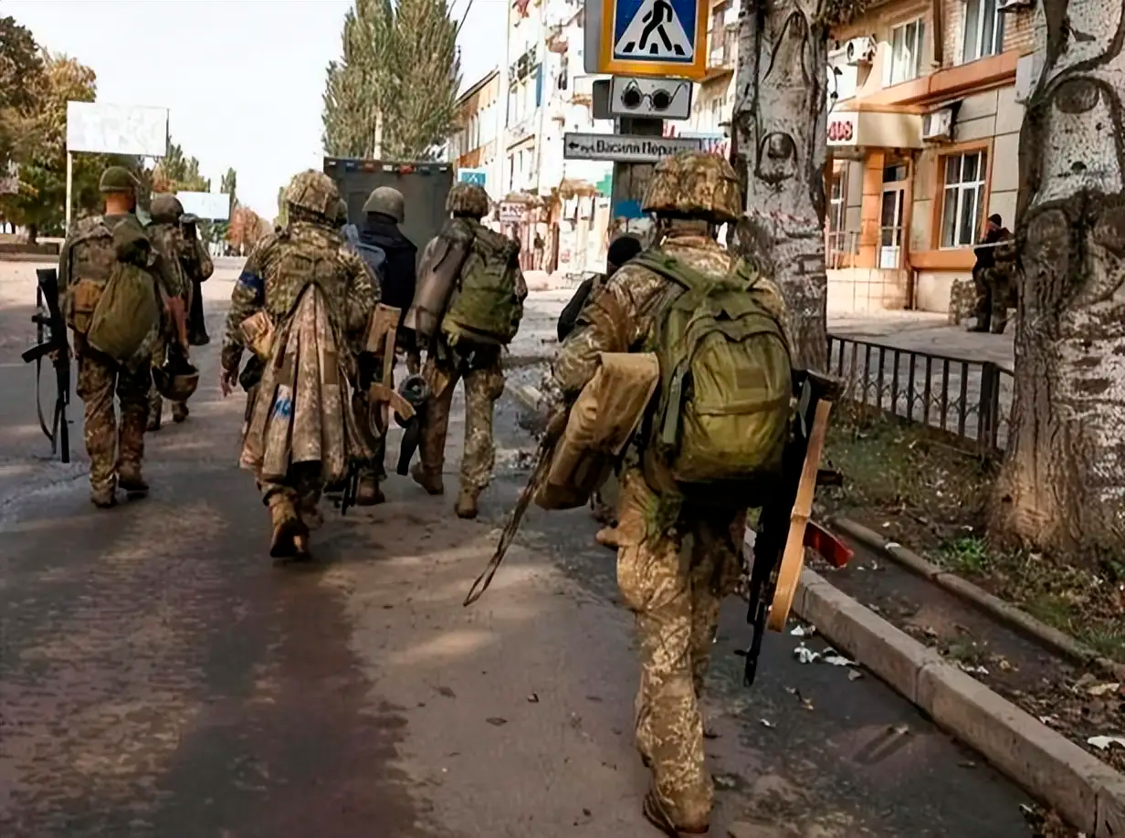 俄称在红军城打击被围乌军 乌称挫败俄军多轮进攻