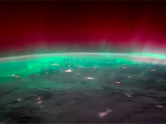 宇航员从国际空间站拍到绚丽北极光