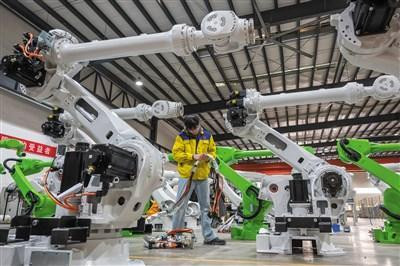 10月份新质生产力加速培育 工业机器人销售收入同比增长超40%