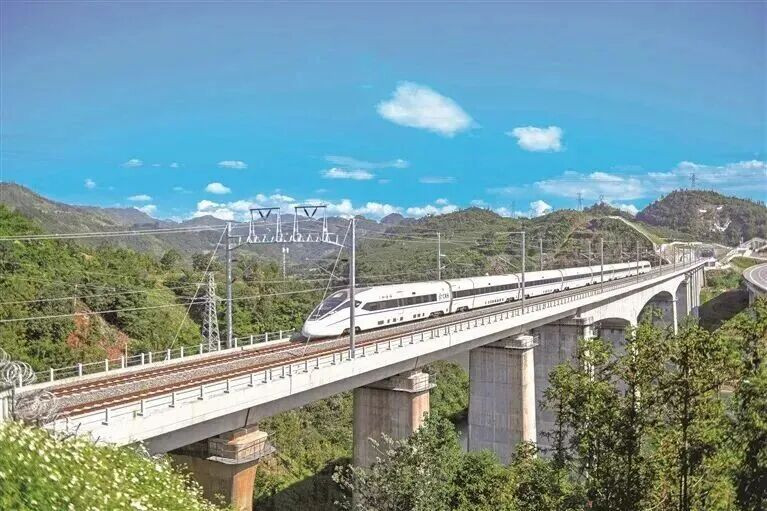 贵州盘兴高铁今天正式开通运营