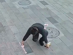 河北定兴 大风吹散4万现金 热心群众一张不少全捡回