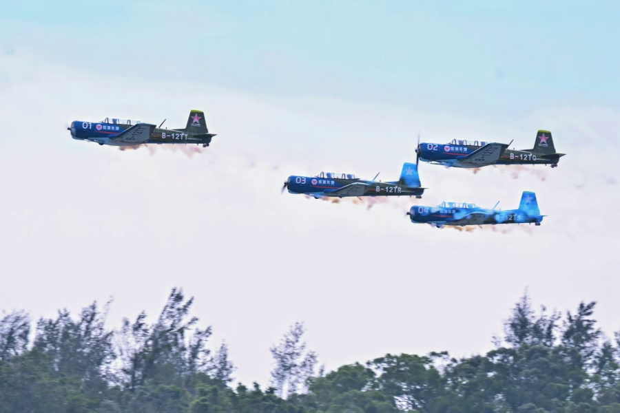2025亚洲通用航空展开幕 中外表演队同台竞技 空中表演精彩纷呈