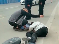 广东河源男子车祸受伤 过路医护人员紧急施救