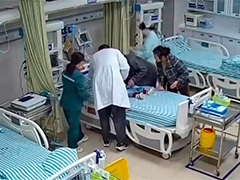 湖北恩施 幼童突发惊厥 民警紧急送医