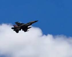 委内瑞拉战机以作战模式在多地进行飞行演习