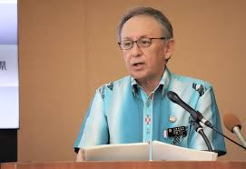 日本冲绳县知事要求官房长官"坚持无核三原则"