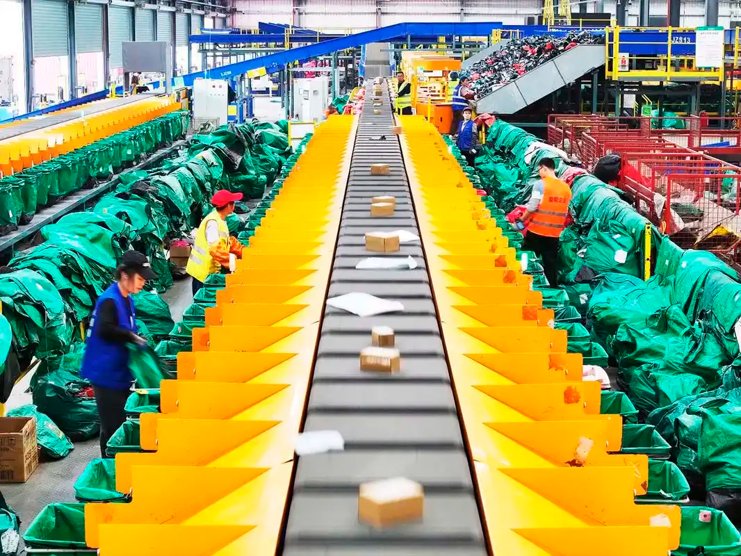 我国年快递业务量突破1800亿件 创历史新高