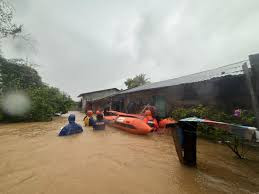 洪水和山体滑坡已致印尼超600人遇难