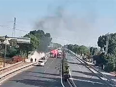 浙江衢州 货车突然起火 热心群众接力扑救