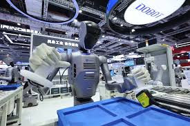 今年前10个月规上电子信息制造业增加值同比增长超10%