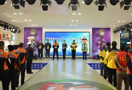 各地开展"全国交通安全日"活动 倡导文明交通