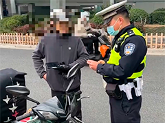 电瓶车加装强光灯 上海警方重拳出击