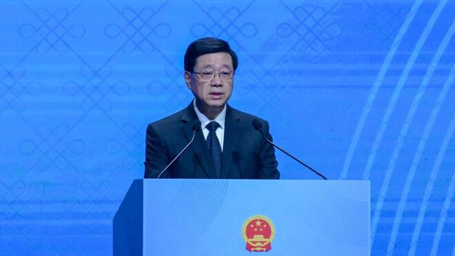 李家超:香港将成立独立委员会 对大埔火灾调查到底、问责到底