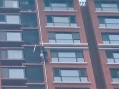 北京维修工图省事从27层扔水管 已被依法刑拘