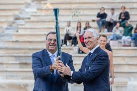 希腊米兰冬奥会圣火交接仪式在雅典举行