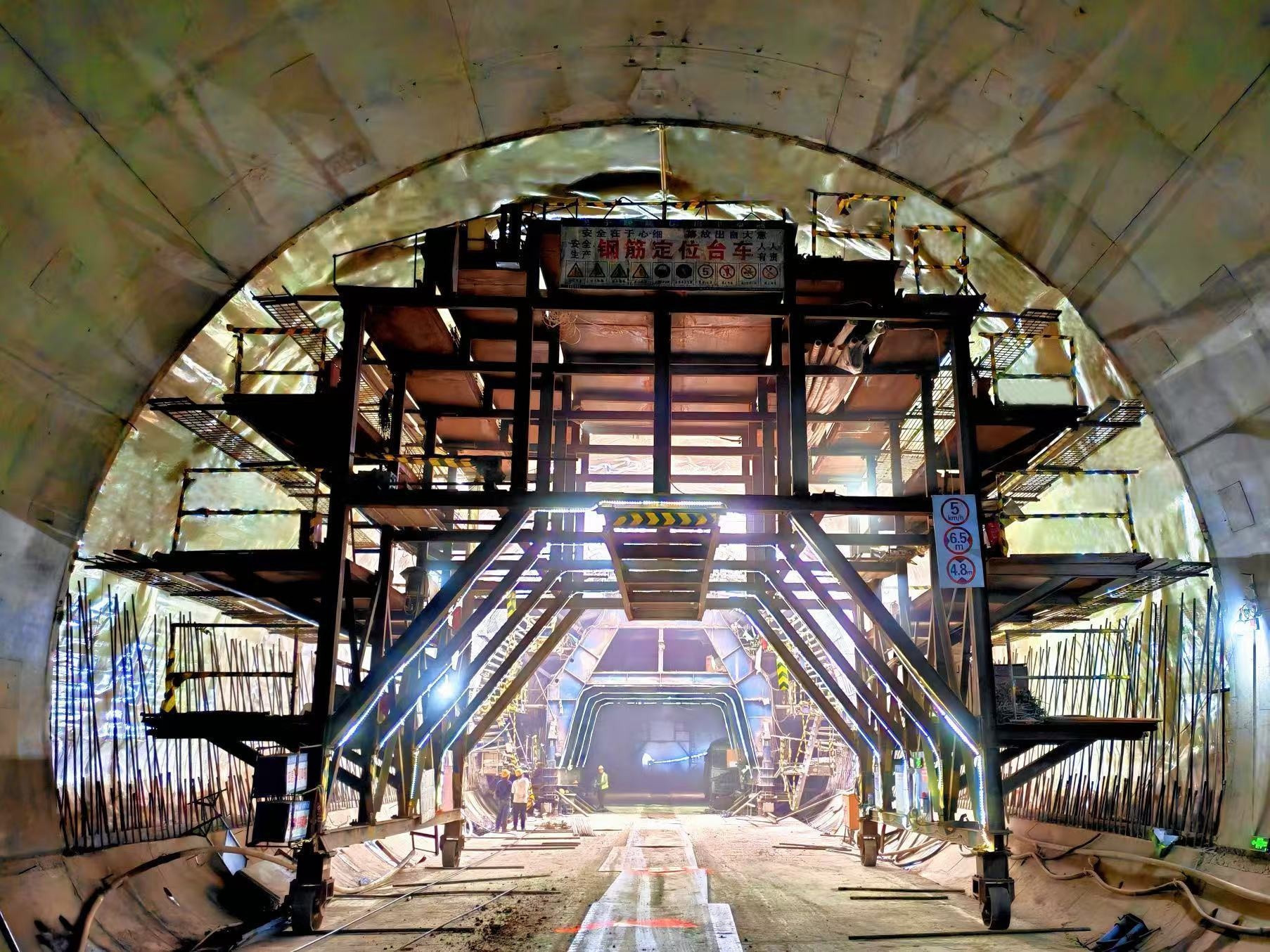 渝昆高铁最长隧道 彝良隧道今贯通