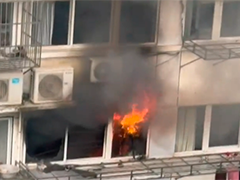 江苏南通祖孙三人被困火场 小区英雄三入火海显担当