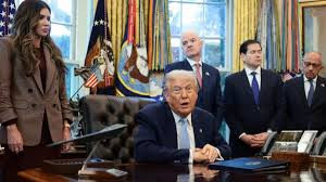 美国总统特朗普表示 或将军事行动扩大到墨西哥和哥伦比亚