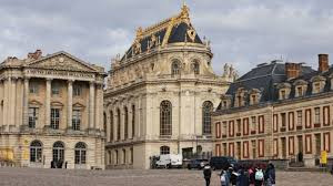 降落伞被飞机尾翼缠住 澳大利亚跳伞员惊险逃生