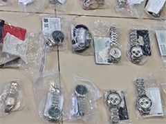 上海免税店销售人员以仿冒品调换名表牟利被捕