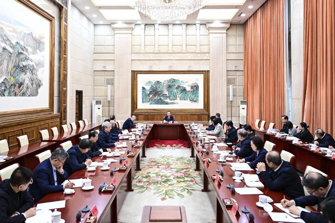 李干杰受中共中央委托向党外人士通报中央经济工作会议精神