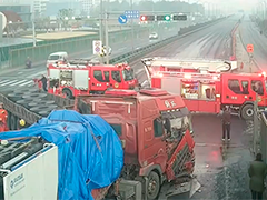 浙江永康三车相撞致三人被困 消防紧急救援