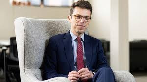 美国麻省理工学院教授在家中遭枪击身亡