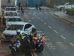 深圳男童突发抽搐 铁骑疾驰护送就医