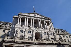 英国央行宣布降息25个基点