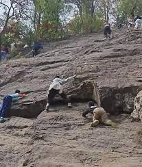 长沙"绝望坡"野爬火爆 安全隐患引担忧