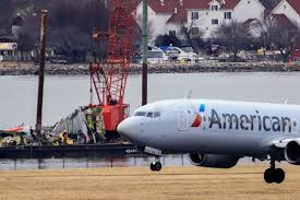 今年1月一客机与美军直升机相撞致67人死亡 美国政府承认对事故负有责任