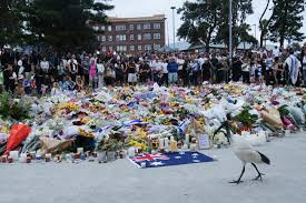 澳大利亚邦迪海滩举行活动悼念枪击事件遇难者