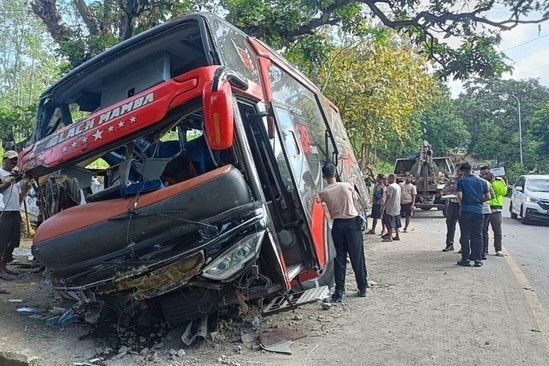 印尼中爪哇省客车事故致数十人死伤