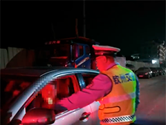 广西钦州 酒驾被查甩锅槟榔 交警一查竟还无证