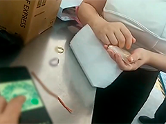 浙江温州女子欲寄600克黄金 警民联合制止