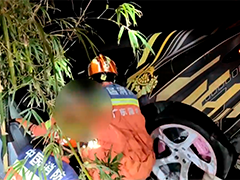 深圳车辆失控卡在悬崖边 消防紧急救援