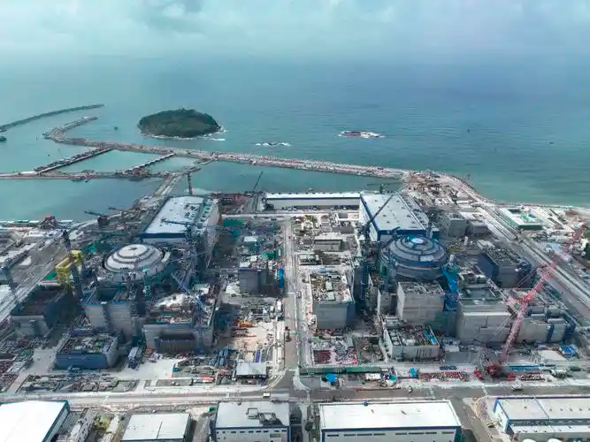 广东太平岭核电站1号机组 浙江三澳核电站1号机组 两台"华龙一号"核电机组开始装料