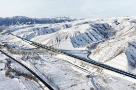 穿越天山 乌尉高速公路今天全线通车