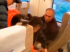 G5765次高铁旅客突发中风 站车联动紧急救治