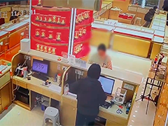 武汉女子以百万黄金"充值"理财APP 民警紧急拦截