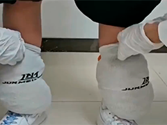 男子身绑330条珠串通关 被海关拦截